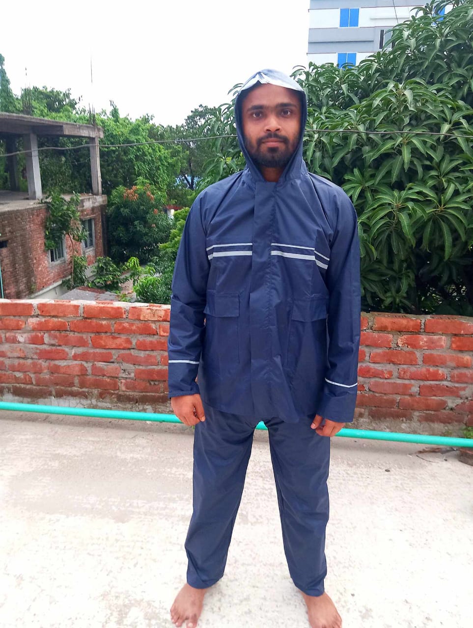 প্রিমিয়াম ওয়াটারপ্রুফ রেইনকোট একটিভ ভিউ
